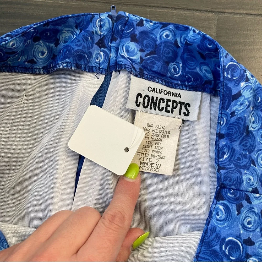 90s California Concepts Mini Blue Rose Print Skirt - Picture 5 of 7